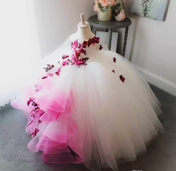 2022 Stunning Lace Pearls Flowers Flower Girl Dresses Hand Made Flowers Little Girl Wedding Dresses Vintage Pageant Dresses Gowns