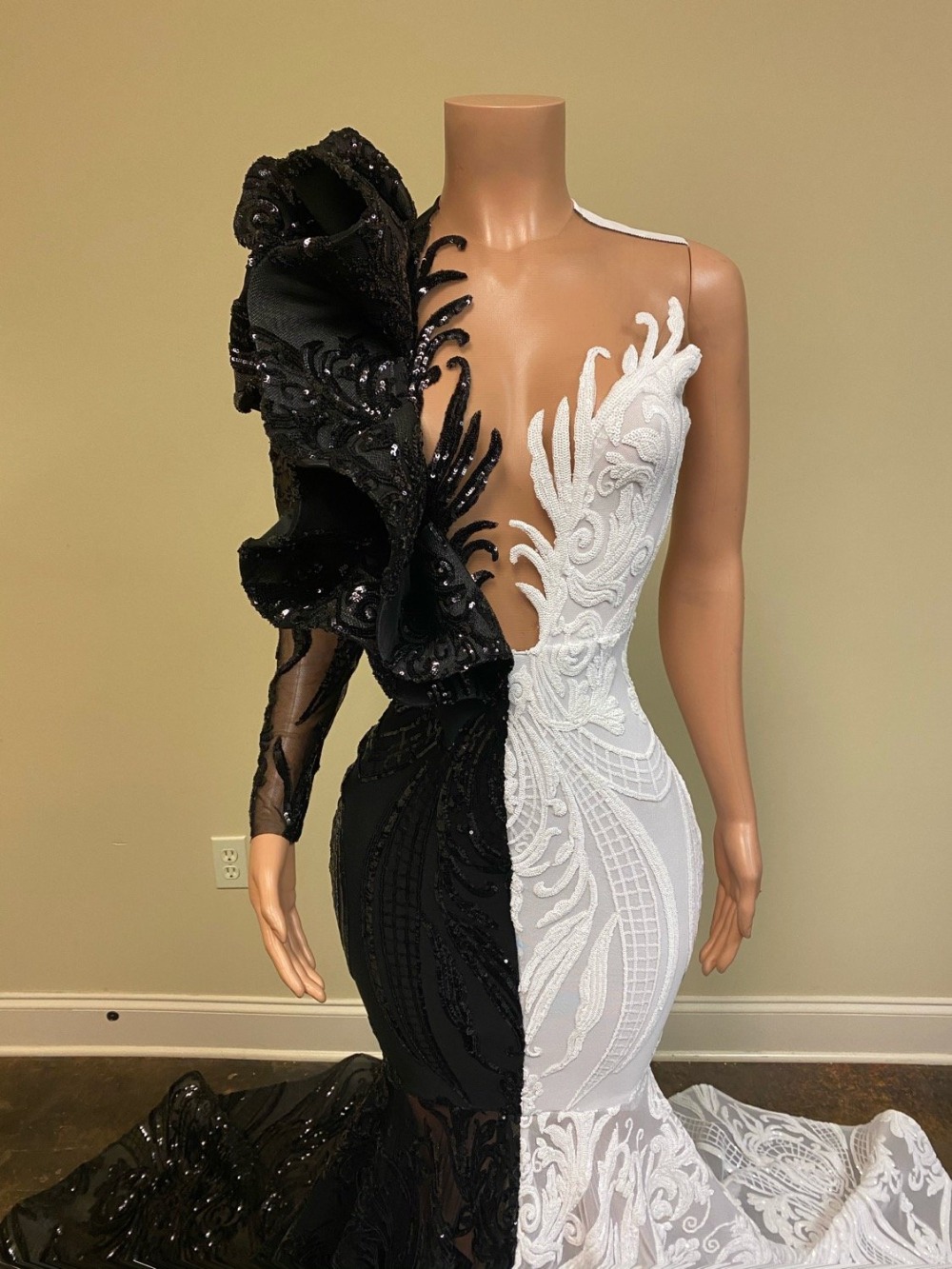 White And Black Prom Dresses Mermaid 2022 For Black Girls Sparkly Sequin Long Sleeveve Rufflues African Formal Evening Gala Gown