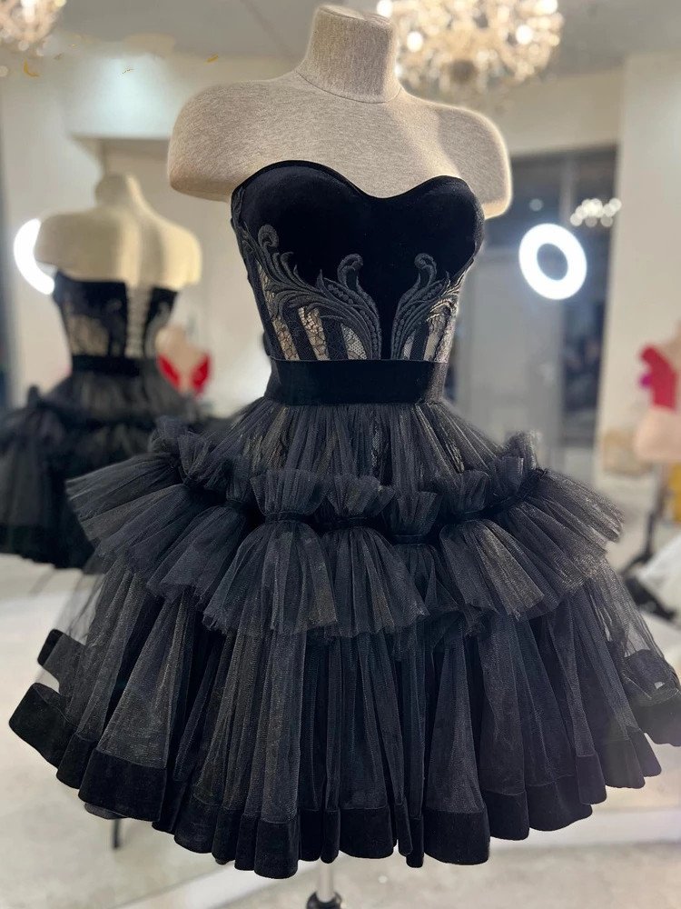 2023 Little Black Short Homecoming Dresses Lace Top Mini Party Prom Gowns Tulle Tutu Skirt Gothic Graduation Outfits Maxi