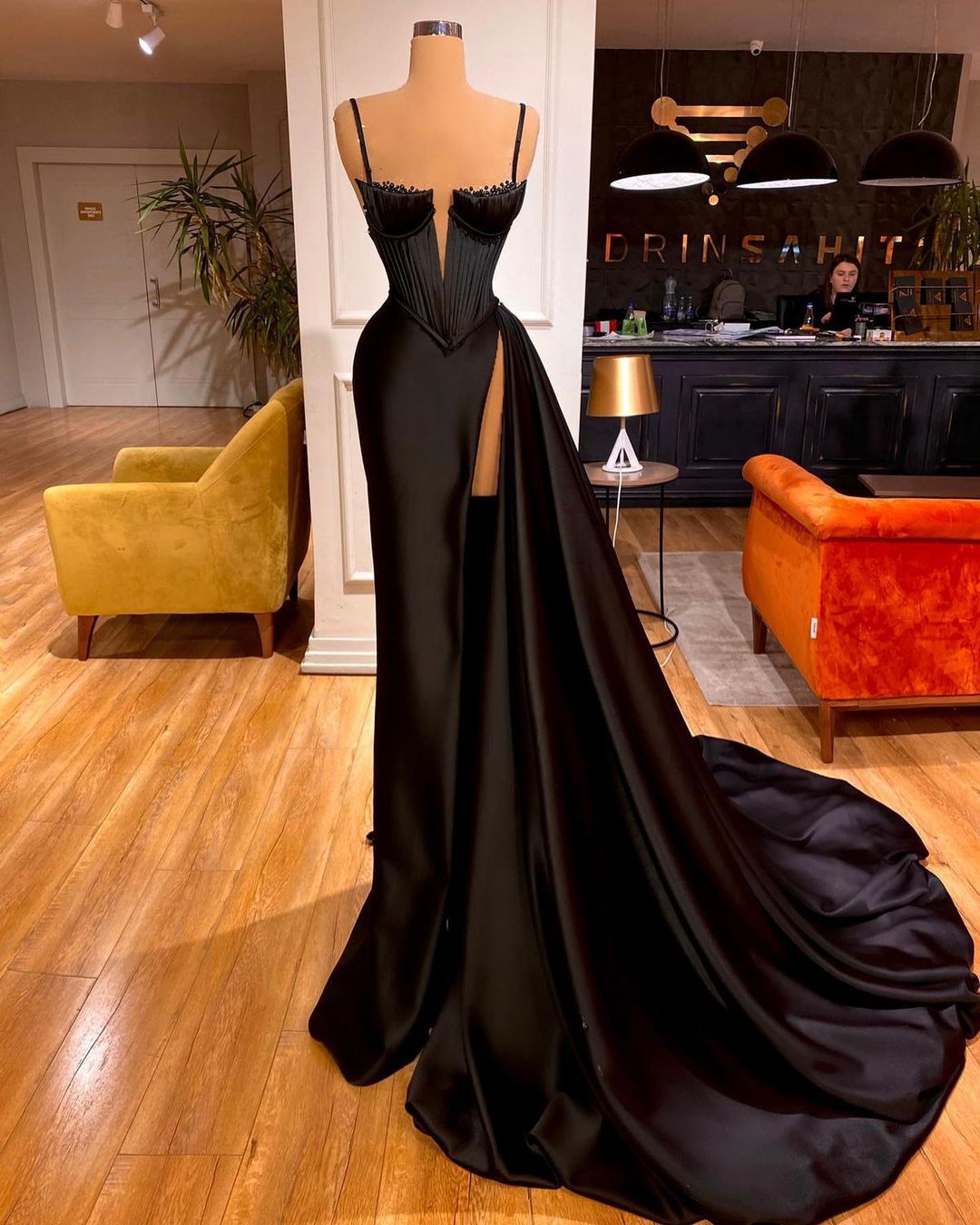 Elegant Black Evening Dresses With Straps Mermaid Side Split With Train Satin Beaded Long Plus Size Women Prom Party Dress