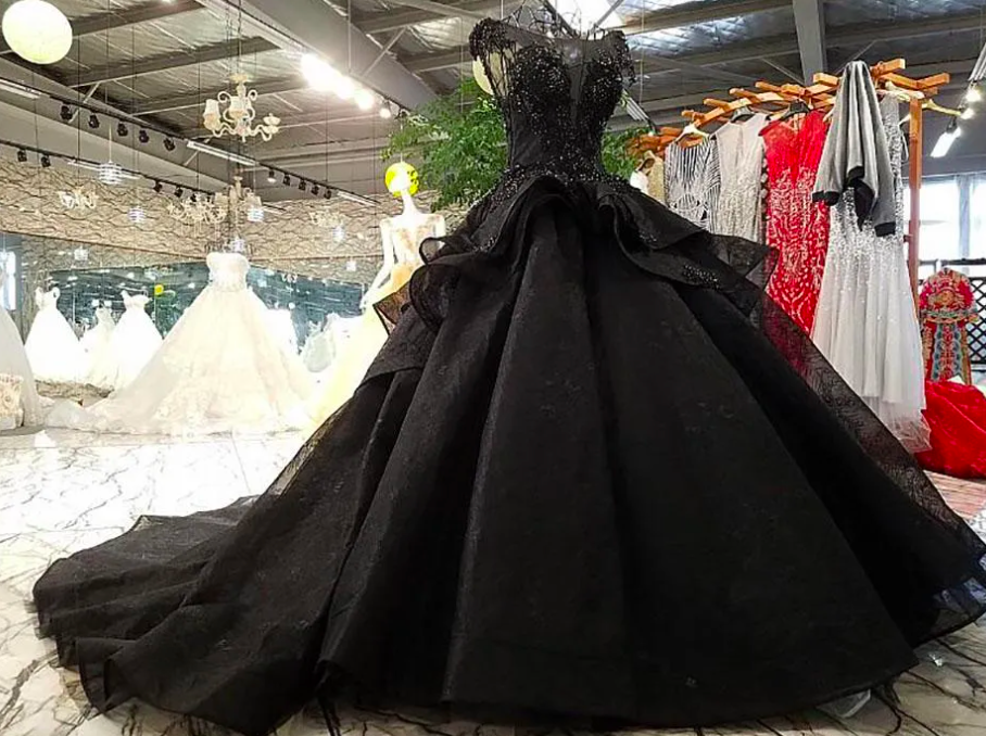 Gothic Wedding Dresses Black White Lace Applique Strapless Bridal Gown Plus  Size