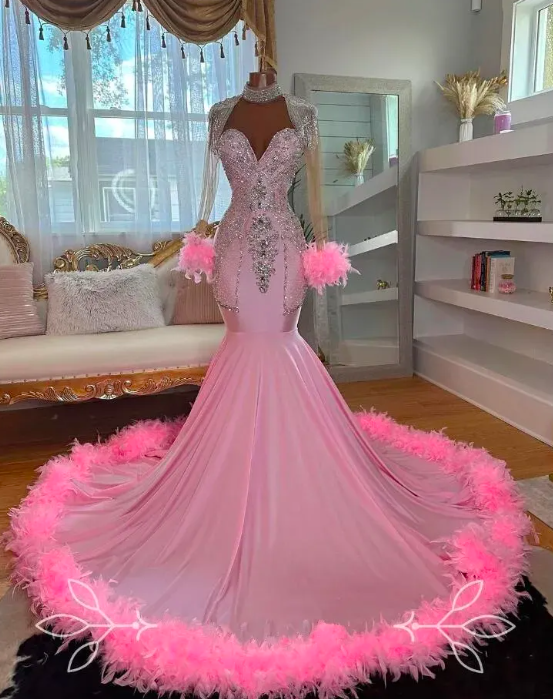 2024 Pink Illsuion Long Sleeve Prom Dress For Black Girl Ostrich Feathered Crystal Beaded Mermaid Evening Party Gown