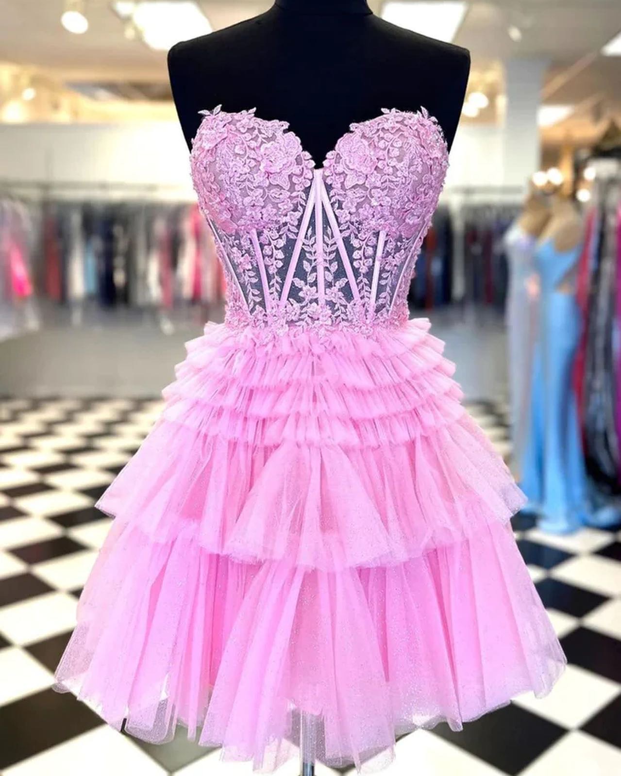 Short Lace Appliques Homecoming Dresses Illusion Corset Sweetheart Cocktail Dresses Pink Tiered Tulle Graduation Dresses Lace Mini Prom Dresses