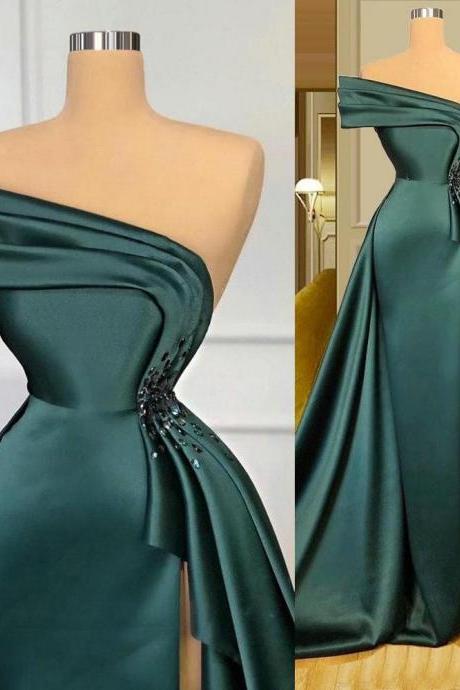 2021 Long Dark Green Satin Evening Dresses Wear Elegant Ruched Crystal Beads Split One Shoulder Evening Gowns Formal Women Prom Dresses