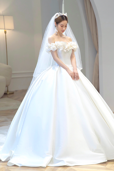 Custom Make Wedding Dresses 2022 Off The Shoulder Hand Made Flowers Puffy Court Train Bridal Dresses Vestidos De Novia