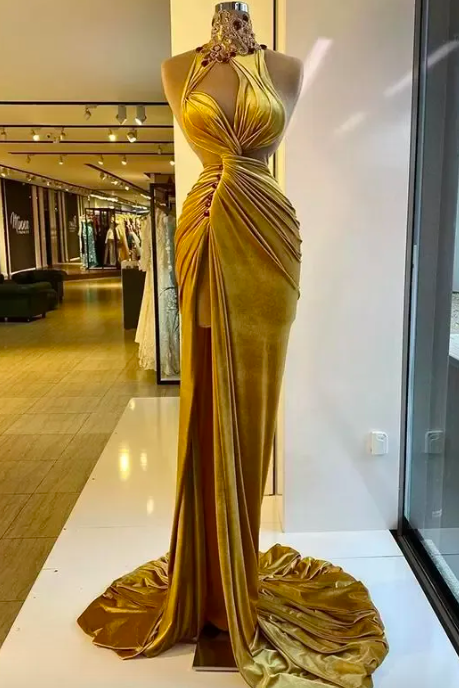 Gold Velvet Prom Dresses Elegant Ruched Long Sweep Train Mermaid Evening Party Gowns Side Slit High Neck Crystals Beading Sleeveless Arabic Robe