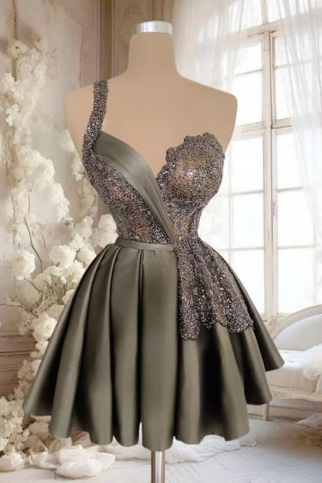 Dark Olive Green Short Prom Dresses For Girls Ball Gown Pleated One Shoulder Homecoming Dresses Satin Beading Pearls Cocktail Dresses Lace Mini