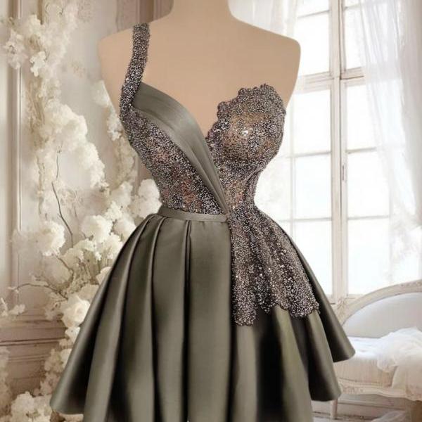 Dark Olive Green Short Prom Dresses for Girls Ball Gown Pleated One Shoulder Homecoming Dresses Satin Beading Pearls Cocktail Dresses Lace Mini Graduation Dresses